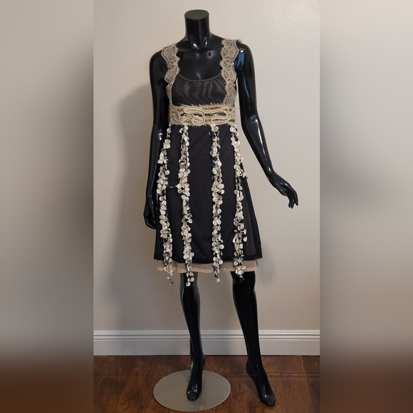 Save The Queen Layered Appliqué Romantic Dress - Picture 2 of 9